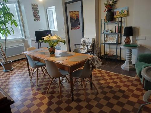 325 Route du Fourou in Airport 325 Route du Fourou in Airport