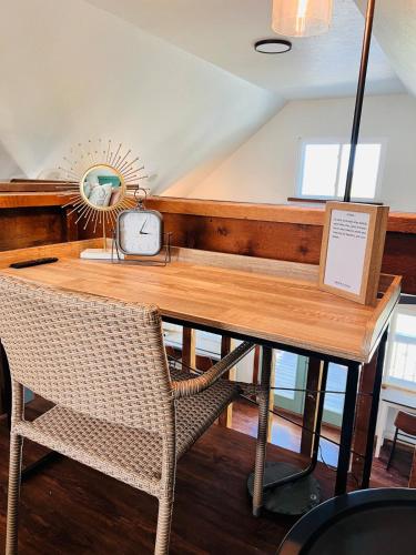Stilted 2BR canal home, full kitchen, yard, pets! in Homosassa (FL) Stilted 2BR canal home, full kitchen, yard, pets! in Homosassa (FL)