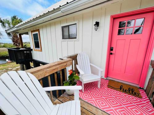Stilted 2BR canal home, full kitchen, yard, pets! in Homosassa (FL) Stilted 2BR canal home, full kitchen, yard, pets! in Homosassa (FL)