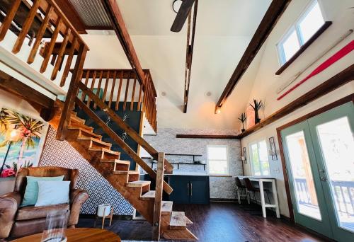 Stilted 2BR canal home, full kitchen, yard, pets! in Homosassa (FL) Stilted 2BR canal home, full kitchen, yard, pets! in Homosassa (FL)