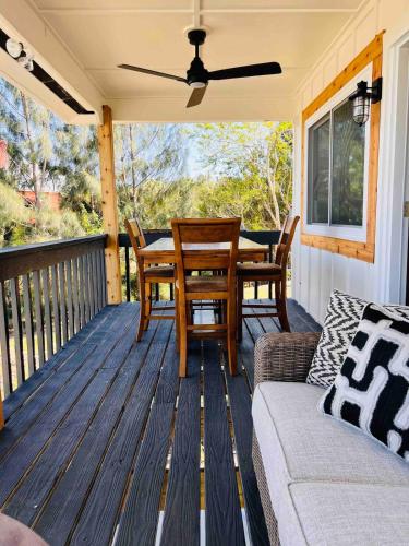 Stilted 2BR canal home, full kitchen, yard, pets! in Homosassa (FL) Stilted 2BR canal home, full kitchen, yard, pets! in Homosassa (FL)