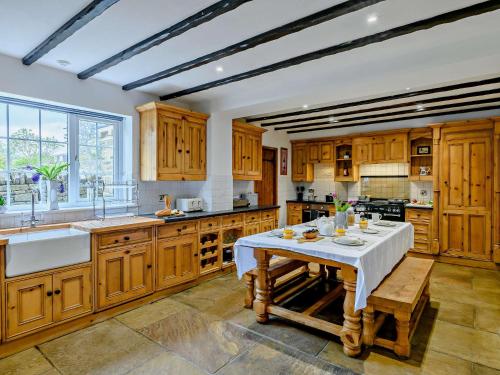 المرافق, 5 Bed in Bingley 91977 in Bingley المرافق, 5 Bed in Bingley 91977 in Bingley