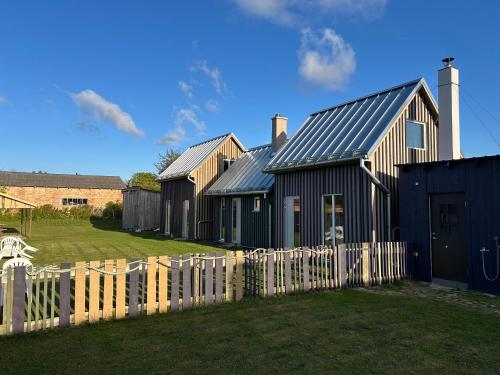 A szálláshely kívülről, Svītrainās mājas (Svitrainas majas) in Pavilosta A szálláshely kívülről, Svītrainās mājas (Svitrainas majas) in Pavilosta