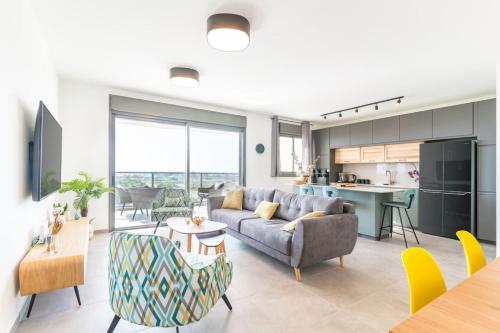 Удобства, Sunlit Balcony and Coastal Charm by Sea N' Rent in Нахария Удобства, Sunlit Balcony and Coastal Charm by Sea N' Rent in Нахария