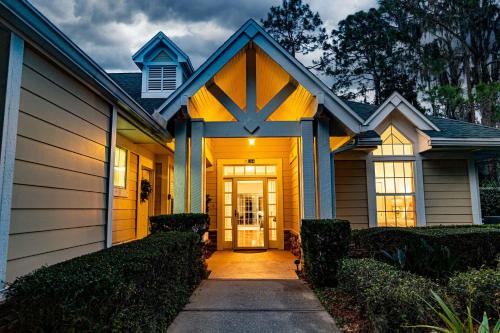 Spacious 3 BR plus SS in Den & screened lanai waterside in World Golf Spacious 3 BR plus SS in Den & screened lanai waterside in World Golf