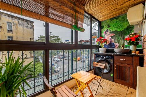 Balcony/terrace, ZeitHome 305, 2 Special Balconies, 2 Beds, WIFI, NETFLIX in Hoan Kiem District - Ngoc Son Temple Balcony/terrace, ZeitHome 305, 2 Special Balconies, 2 Beds, WIFI, NETFLIX in Hoan Kiem District - Ngoc Son Temple