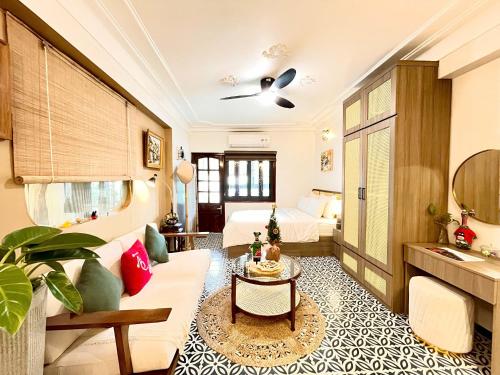 ZeitHome 305, 2 Special Balconies, 2 Beds, WIFI, NETFLIX in Hoan Kiem District - Ngoc Son Temple ZeitHome 305, 2 Special Balconies, 2 Beds, WIFI, NETFLIX in Hoan Kiem District - Ngoc Son Temple