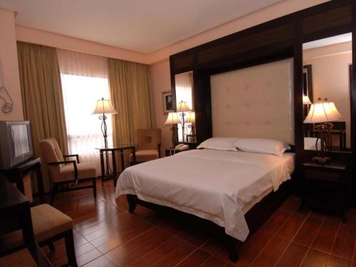 Planta Centro Bacolod Hotel & Residences in Bacolod (Negros Occidental) Planta Centro Bacolod Hotel & Residences in Bacolod (Negros Occidental)