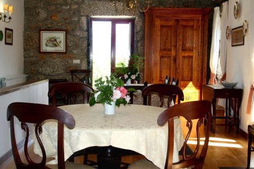 ห้องส่วนกลางสำหรับนั่งเล่น/ดูทีวี, Casas do Eido e Casa da Viuva in โมลาเรส ห้องส่วนกลางสำหรับนั่งเล่น/ดูทีวี, Casas do Eido e Casa da Viuva in โมลาเรส