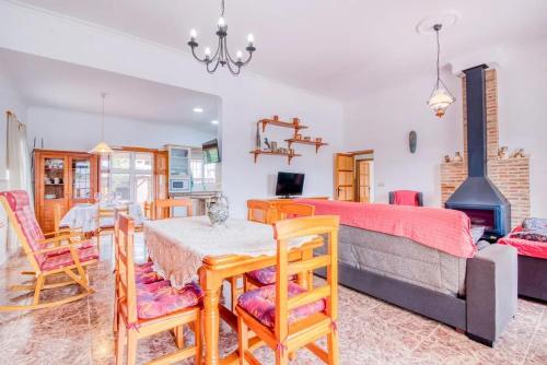 Family Villa in Benifayó with Year-Round Private Pool (Family Villa in Benifayo with Year-Round Private Pool) in Benifaio Family Villa in Benifayó with Year-Round Private Pool (Family Villa in Benifayo with Year-Round Private Pool) in Benifaio