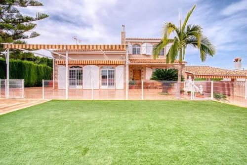 Family Villa in Benifayó with Year-Round Private Pool (Family Villa in Benifayo with Year-Round Private Pool) in Benifaio Family Villa in Benifayó with Year-Round Private Pool (Family Villa in Benifayo with Year-Round Private Pool) in Benifaio