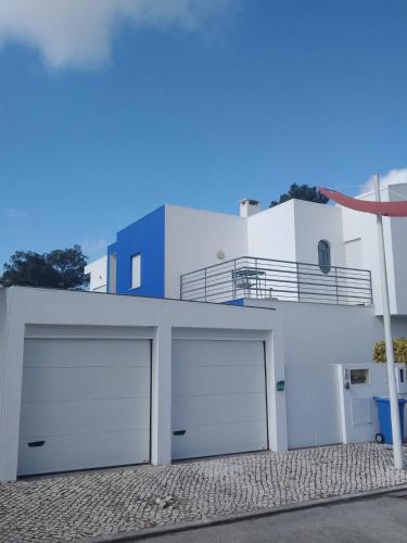 Fantastiva Villa com 5 quartos e piscina in กิงตา โด อังโช Fantastiva Villa com 5 quartos e piscina in กิงตา โด อังโช