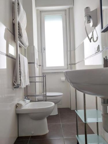 Double Room with Private External Bathroom image 2