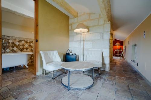 La Belle Vie in Saint Hilaire D'Ozilhan La Belle Vie in Saint Hilaire D'Ozilhan