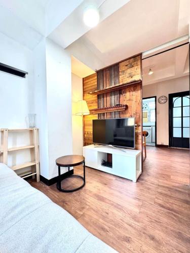 Cozy & Quiet 1BR - Sai Ying Pun in Central District Cozy & Quiet 1BR - Sai Ying Pun in Central District