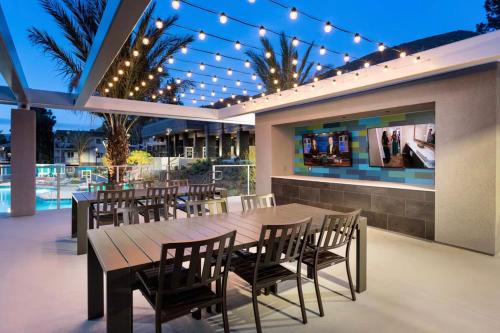 บริการและสิ่งอำนวยความสะดวก, Blueground Burbank pool gym nr studios LAX-1323 near เลคฮอลลีวูดพาร์ค บริการและสิ่งอำนวยความสะดวก, Blueground Burbank pool gym nr studios LAX-1323 near เลคฮอลลีวูดพาร์ค