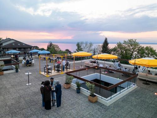 Terraza/balcón, Côté Lac Hostel Evian (Cote Lac Hostel Evian) in Evian-les-Bains Terraza/balcón, Côté Lac Hostel Evian (Cote Lac Hostel Evian) in Evian-les-Bains