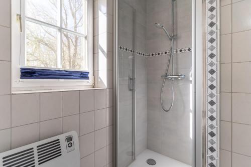 Bathroom, Auszeit unter Reet in Waldstrasse Bathroom, Auszeit unter Reet in Waldstrasse