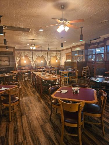 Days Inn & Suites by Wyndham Marshall in Marshall (Texas) Days Inn & Suites by Wyndham Marshall in Marshall (Texas)