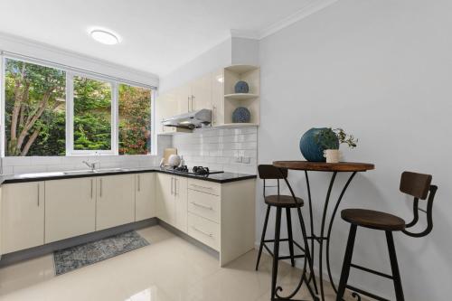 Convenient 3BR Home Minutes from Central Park in Malvern Convenient 3BR Home Minutes from Central Park in Malvern