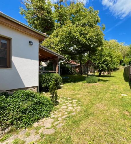Kert, Zöld Cica Vendégház (Zold Cica Vendeghaz) in Egregy Kert, Zöld Cica Vendégház (Zold Cica Vendeghaz) in Egregy