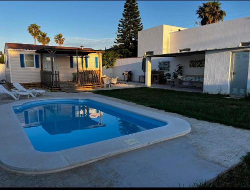 Casa con piscina in جرانوليرز Casa con piscina in جرانوليرز