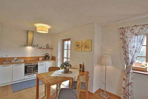 Landhaus Appartement Seidenwebergut Anif bei Salzburg in อานิฟ Landhaus Appartement Seidenwebergut Anif bei Salzburg in อานิฟ