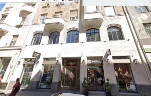 Deluxe2 Apartment next to the Synagogue FREE AIR CONDITIONER