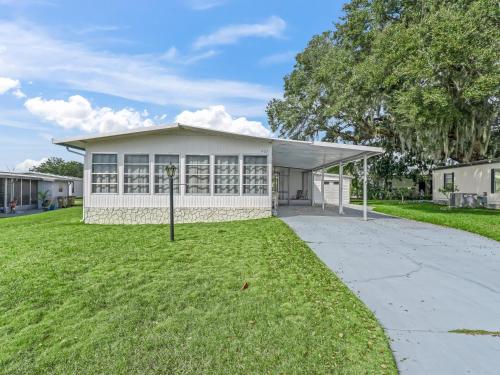 907 Z1 Village of Silver Lake by REMAX Premier in Lady Lake (Florida) 907 Z1 Village of Silver Lake by REMAX Premier in Lady Lake (Florida)