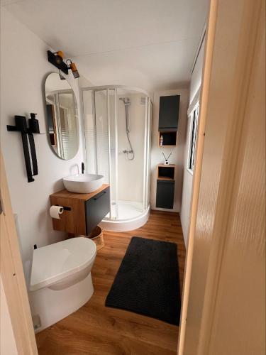 Bathroom, RBR 276 - Beach Resort Kamperland in Kamperland Bathroom, RBR 276 - Beach Resort Kamperland in Kamperland