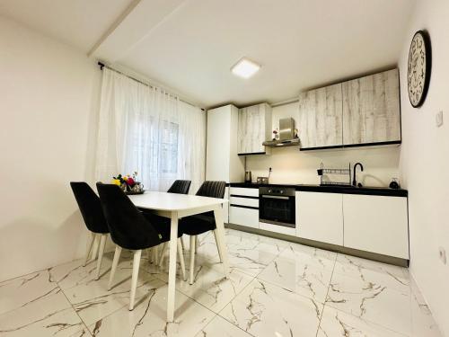 Dapur, MorePlanina in Sutomore Dapur, MorePlanina in Sutomore