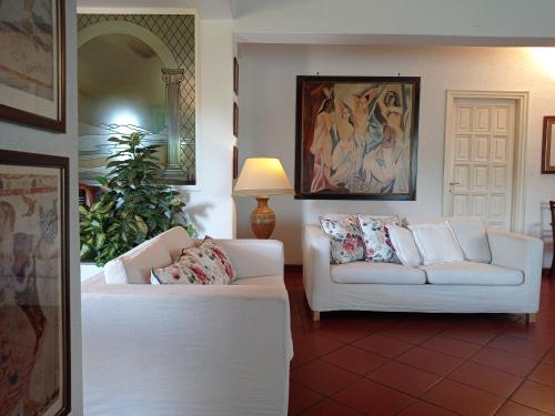 Guestroom, Villa Civetta tra Roma e i Castelli Romani in Monte Porzio Catone Guestroom, Villa Civetta tra Roma e i Castelli Romani in Monte Porzio Catone