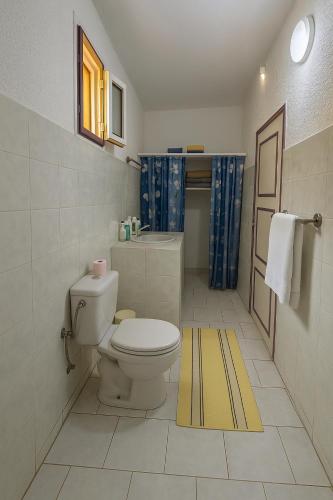 衛浴, Seaside Family Villa 2-3 mins walk from the pristine Saly beach! in 姆布爾 衛浴, Seaside Family Villa 2-3 mins walk from the pristine Saly beach! in 姆布爾