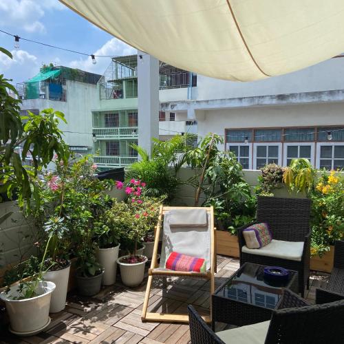 Balcony/terrace, Bangkok Neighborhood Hostel near Suankularb Witthayalai School Balcony/terrace, Bangkok Neighborhood Hostel near Suankularb Witthayalai School