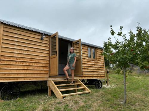 Зовнішній вигляд готелю, Owls Nest - Shepherds Hut Alfriston in Олфрістон Зовнішній вигляд готелю, Owls Nest - Shepherds Hut Alfriston in Олфрістон