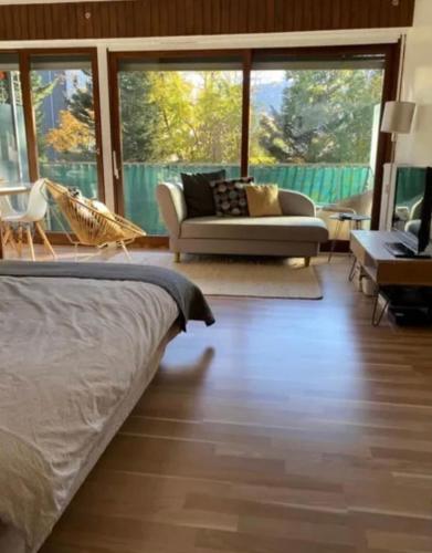 Studio lumineux avec terrasse à deux pas de Genève (Studio lumineux avec terrasse a deux pas de Geneve) in Гайард Studio lumineux avec terrasse à deux pas de Genève (Studio lumineux avec terrasse a deux pas de Geneve) in Гайард