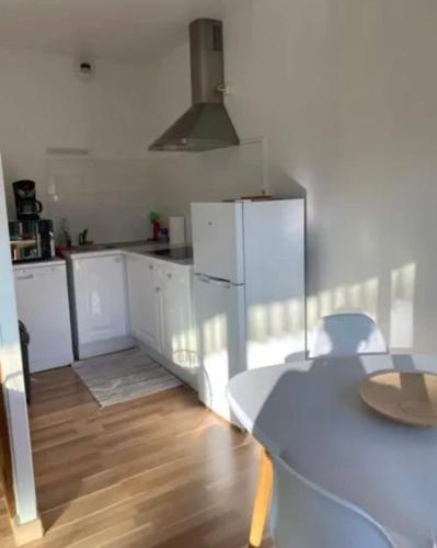 Studio lumineux avec terrasse à deux pas de Genève (Studio lumineux avec terrasse a deux pas de Geneve) in Гайард Studio lumineux avec terrasse à deux pas de Genève (Studio lumineux avec terrasse a deux pas de Geneve) in Гайард