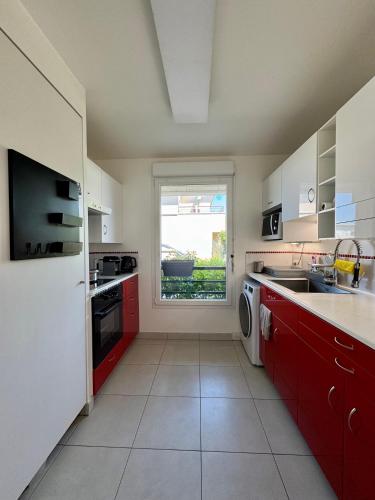 Kitchen, Maison 15 min Disney 30 min Paris in Ferrieres-en-Brie Kitchen, Maison 15 min Disney 30 min Paris in Ferrieres-en-Brie