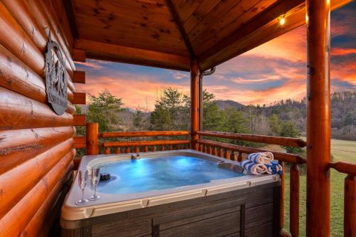 온수 욕조, Sasquatch Splash Premier Private Pool Cabin with Hot Tub, Mtn Views, Arcade Games, Excellent Locatio in 기타 온수 욕조, Sasquatch Splash Premier Private Pool Cabin with Hot Tub, Mtn Views, Arcade Games, Excellent Locatio in 기타