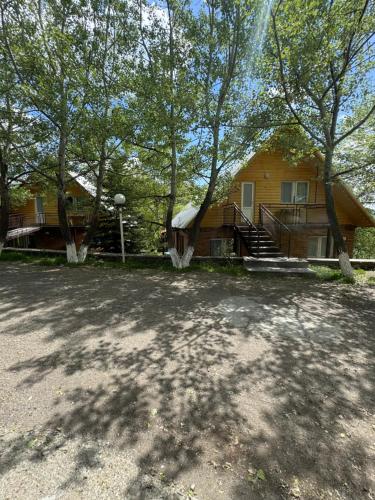 Aghveran Alpine Violet Resort in Arzakan Aghveran Alpine Violet Resort in Arzakan