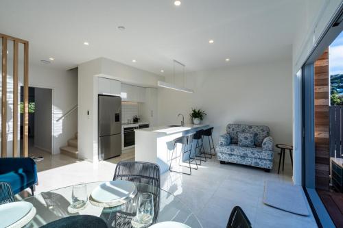 Seaside Luxe in St Clair in West Dunedin Seaside Luxe in St Clair in West Dunedin