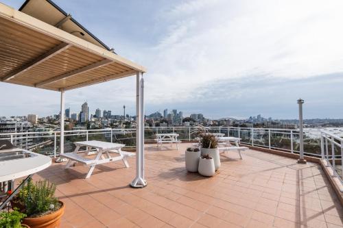 Delightful Darling Point Studio w Stunning Rooftop in Darling Point Delightful Darling Point Studio w Stunning Rooftop in Darling Point