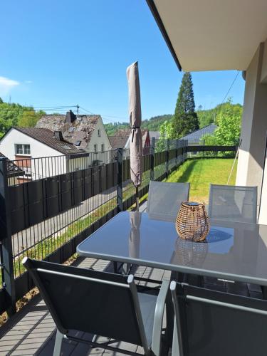 Erkély/terasz, Ferienwohnung Maison Confortable mit Sonnenterrasse und Garten, Bad Ems, Koblenz, Montabaur, Wandern in Arzbach Erkély/terasz, Ferienwohnung Maison Confortable mit Sonnenterrasse und Garten, Bad Ems, Koblenz, Montabaur, Wandern in Arzbach