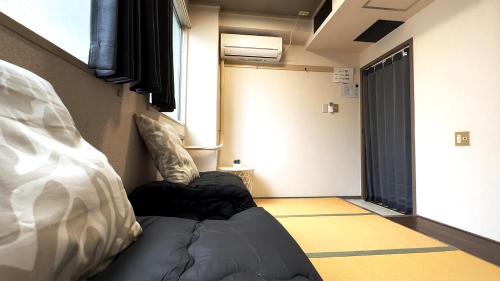 Quarto de hóspedes, Ambers Hostel in Osaka Quarto de hóspedes, Ambers Hostel in Osaka