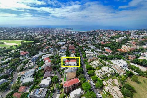 Designer 3BR Flat Close to Bondi in Bellevue Hill Designer 3BR Flat Close to Bondi in Bellevue Hill