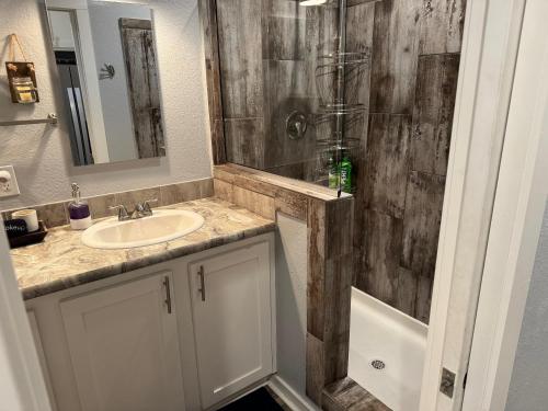 Tiny Cozy Cabin Away From Home in 格蘭布魯克 Tiny Cozy Cabin Away From Home in 格蘭布魯克