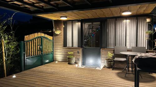 Balcony/terrace, Bee Happy Lodge in Bolbec Balcony/terrace, Bee Happy Lodge in Bolbec
