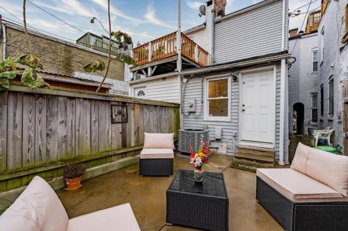Charming Townhouse Sleeps 7 With Private terrace Garden in Canton Charming Townhouse Sleeps 7 With Private terrace Garden in Canton