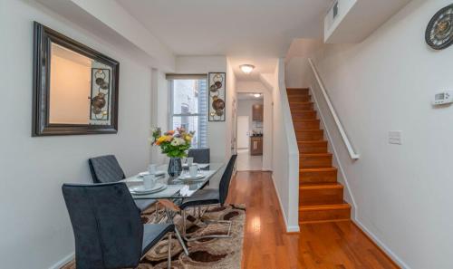 Charming Townhouse Sleeps 7 With Private terrace Garden in Canton Charming Townhouse Sleeps 7 With Private terrace Garden in Canton