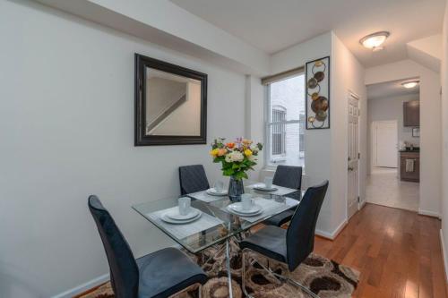 Charming Townhouse Sleeps 7 With Private terrace Garden in Canton Charming Townhouse Sleeps 7 With Private terrace Garden in Canton